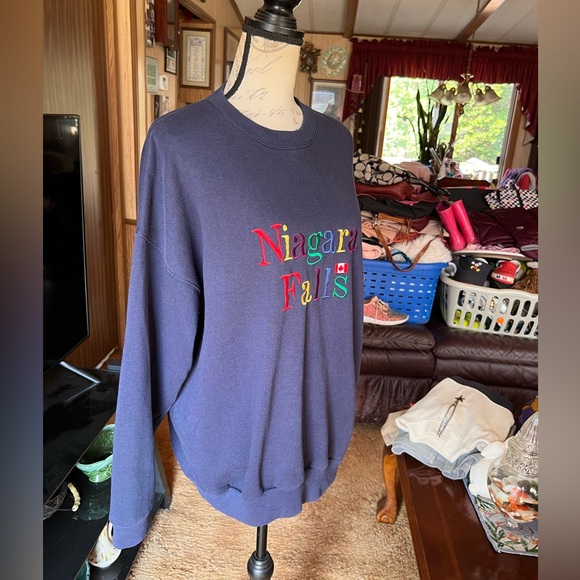 90s Niagara Falls Canada Crewneck Sweatshirt
Embroidery Spellout Blue Color. - Picture 15 of 16